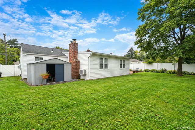2909 Connecticut Avenue, Medford, NY 11763