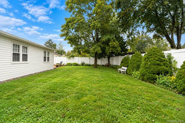 2909 Connecticut Avenue, Medford, NY 11763
