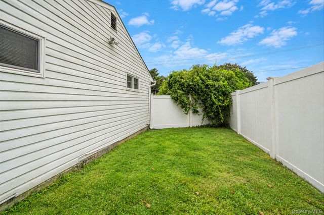 2909 Connecticut Avenue, Medford, NY 11763