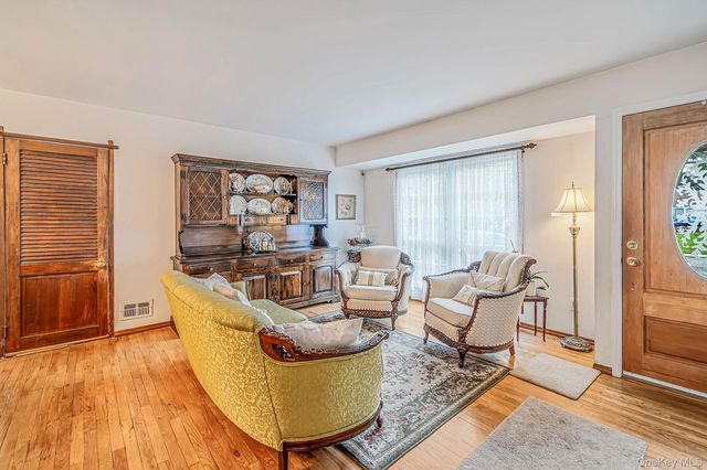 2909 Connecticut Avenue, Medford, NY 11763