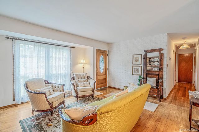 2909 Connecticut Avenue, Medford, NY 11763