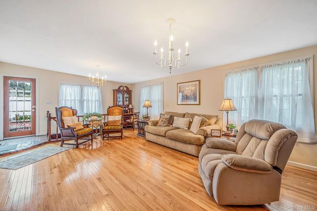 2909 Connecticut Avenue, Medford, NY 11763