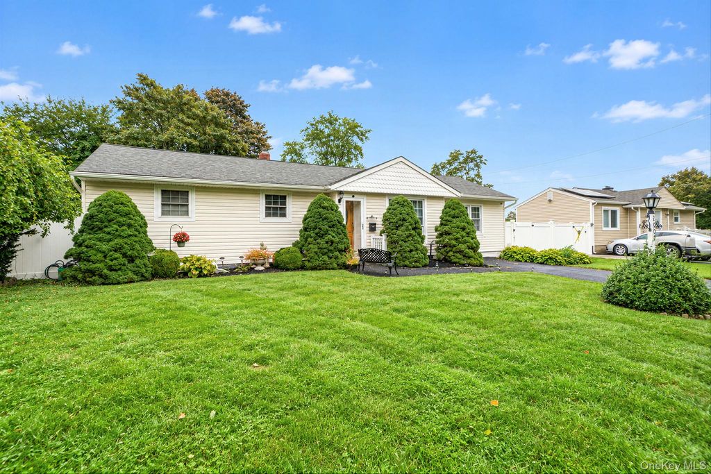 2909 Connecticut Avenue, Medford, NY 11763 — photo 3