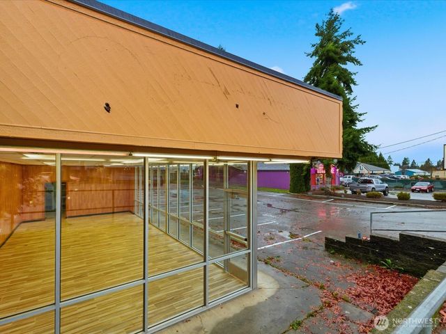 5802 Evergreen Way, Everett, WA 98203