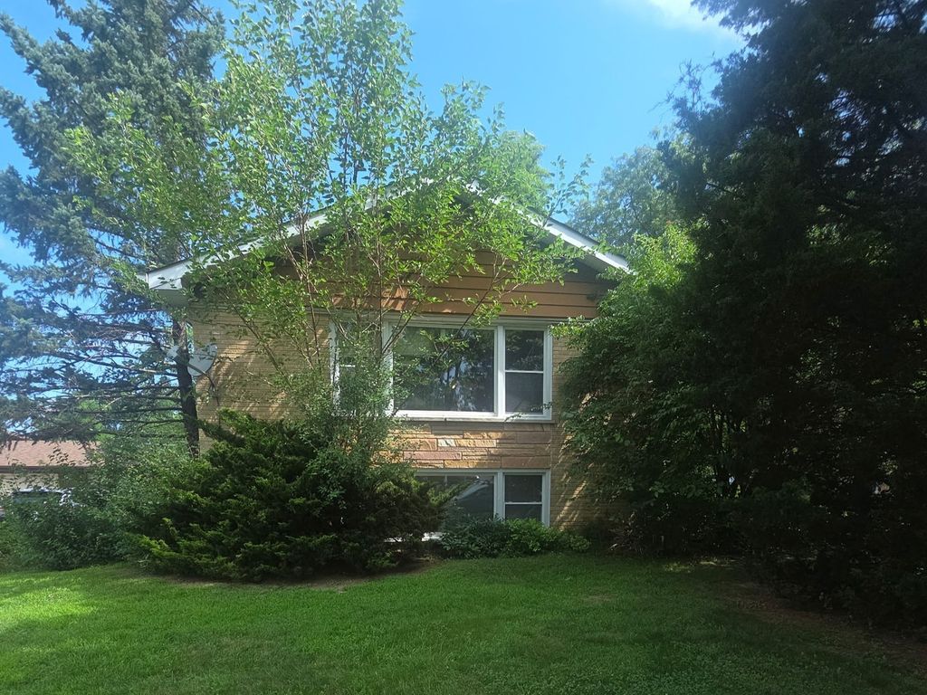 16W740 56th Place, Clarendon Hills, IL 60514 — exterior