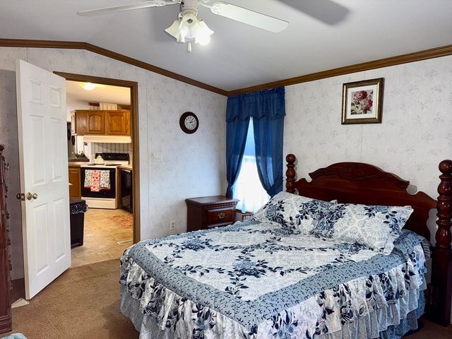 56 Nelson St, Salem, NH 03079