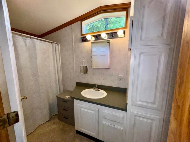 56 Nelson St, Salem, NH 03079