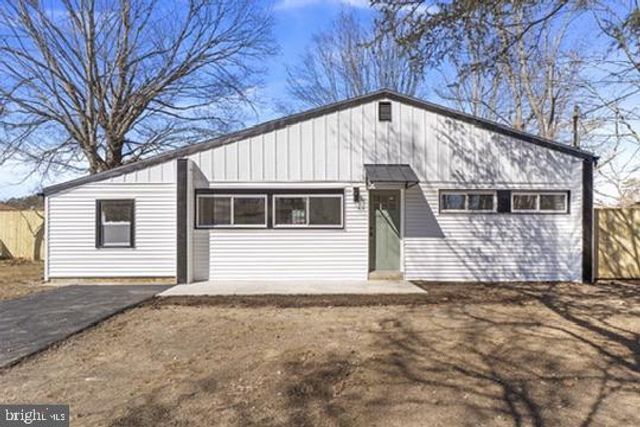 19 CRESCENT DR, Browns Mills, NJ 08015