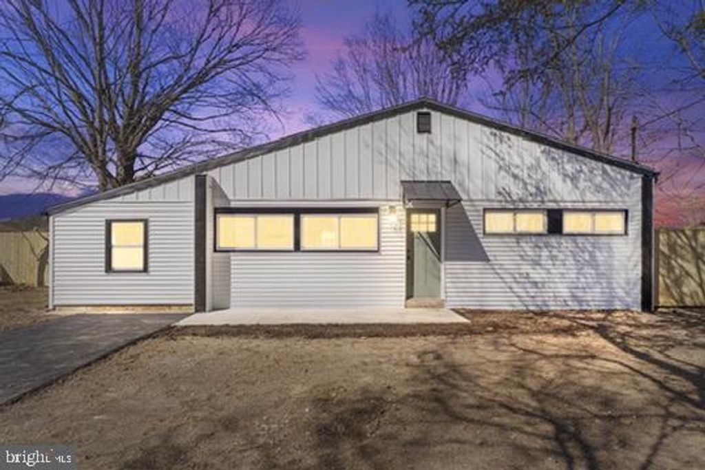 19 CRESCENT DR, Browns Mills, NJ 08015