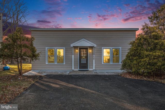 210 BEAVER RD, Harrisburg, PA 17112