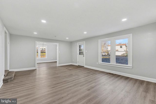 210 BEAVER RD, Harrisburg, PA 17112