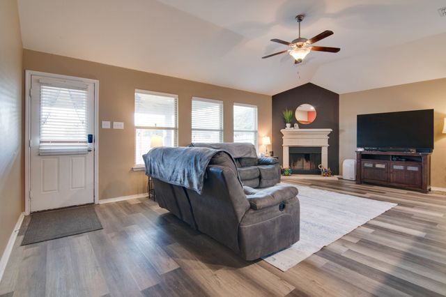 1336 Shelley Drive, Burleson, TX 76028