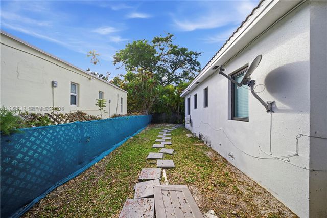 570 NE 69th St 1, Miami, FL 33138