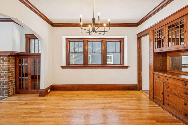 2817 Golden Valley Road, Minneapolis, MN 55411