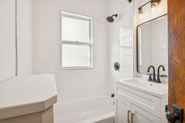 2817 Golden Valley Road, Minneapolis, MN 55411