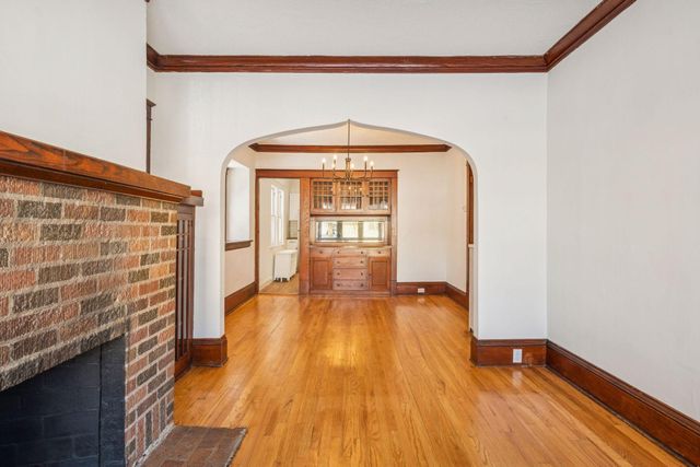 2817 Golden Valley Road, Minneapolis, MN 55411