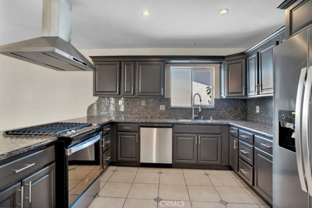 7635 Fallbrook Avenue, West Hills, CA 91304