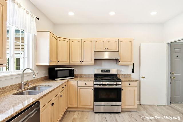 3300 Country Lane, Waukegan, IL 60087