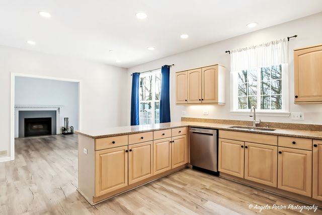 3300 Country Lane, Waukegan, IL 60087