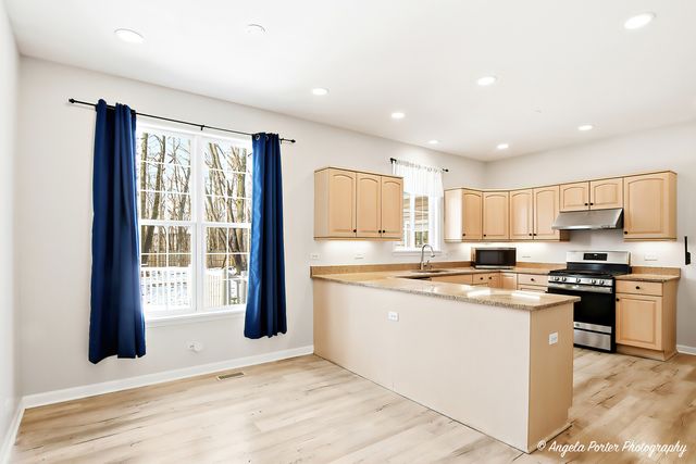 3300 Country Lane, Waukegan, IL 60087