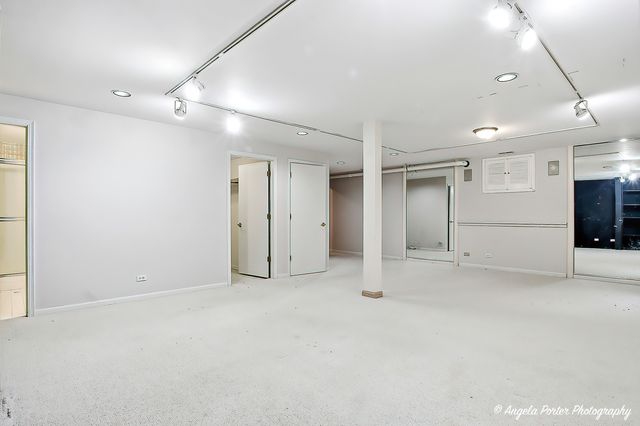 3300 Country Lane, Waukegan, IL 60087