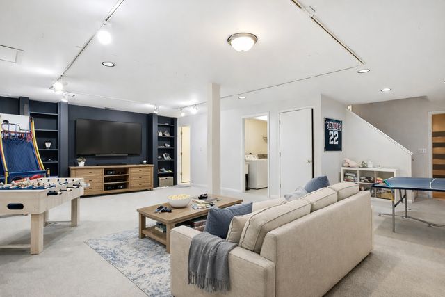 3300 Country Lane, Waukegan, IL 60087