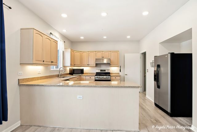 3300 Country Lane, Waukegan, IL 60087