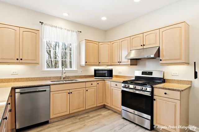 3300 Country Lane, Waukegan, IL 60087