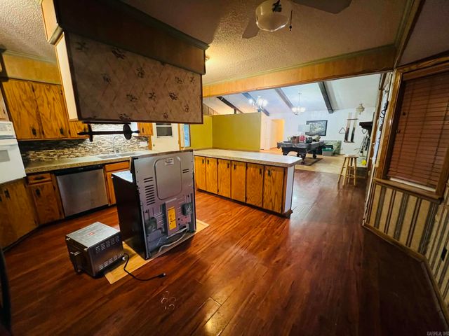 100 Foxwood Drive, Jacksonville, AR 72076