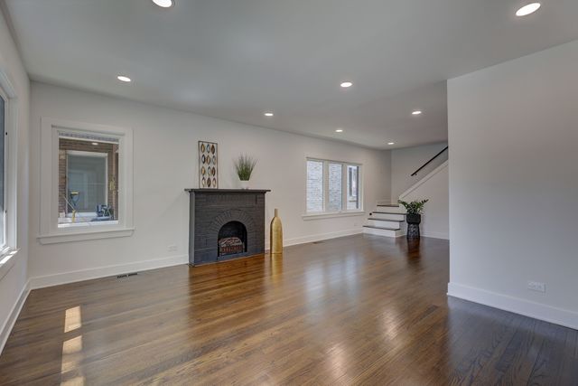 6300 W HYACINTH Street, Chicago, IL 60646