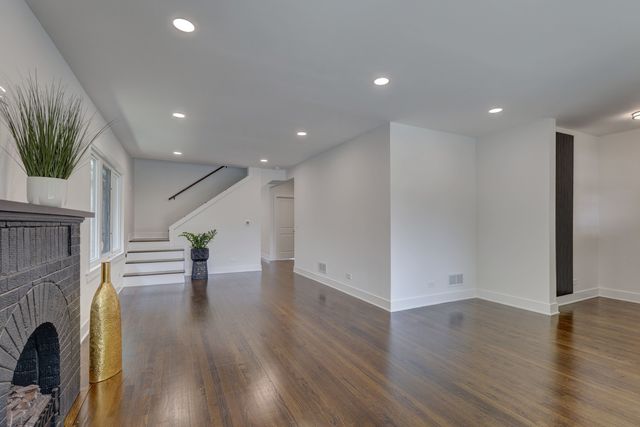 6300 W HYACINTH Street, Chicago, IL 60646