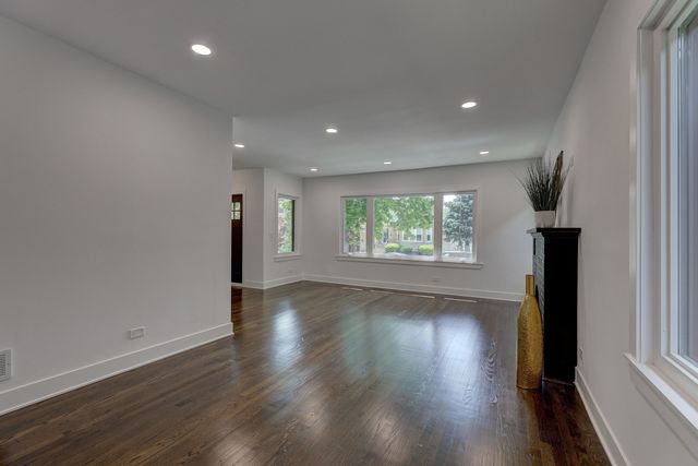 6300 W HYACINTH Street, Chicago, IL 60646