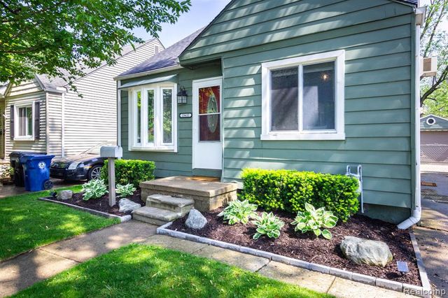 15632 Leona Drive, Redford, MI 48239