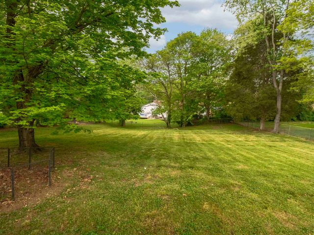 114 Oakwood Estate, Scott Depot, WV 25560