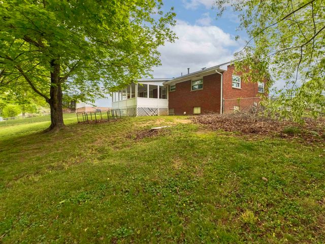 114 Oakwood Estate, Scott Depot, WV 25560