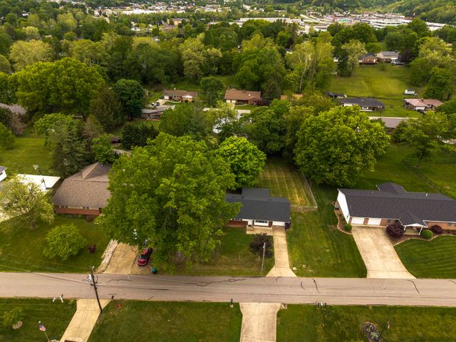 114 Oakwood Estate, Scott Depot, WV 25560