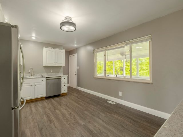 114 Oakwood Estate, Scott Depot, WV 25560