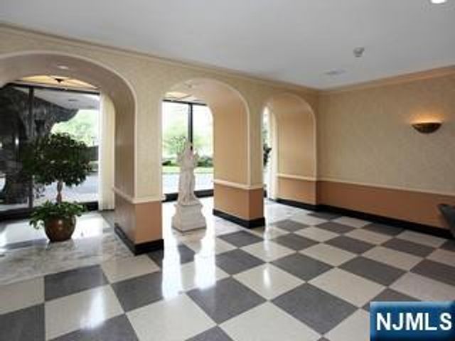 2100 Linwood Avenue 3S, Fort Lee, NJ 07024
