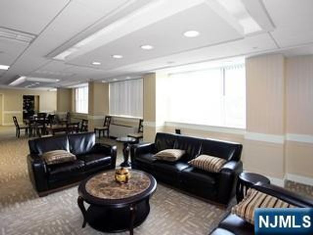 2100 Linwood Avenue 3S, Fort Lee, NJ 07024