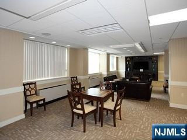 2100 Linwood Avenue 3S, Fort Lee, NJ 07024