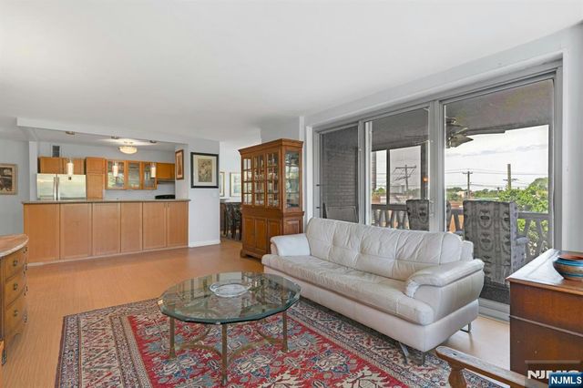 2100 Linwood Avenue 3S, Fort Lee, NJ 07024
