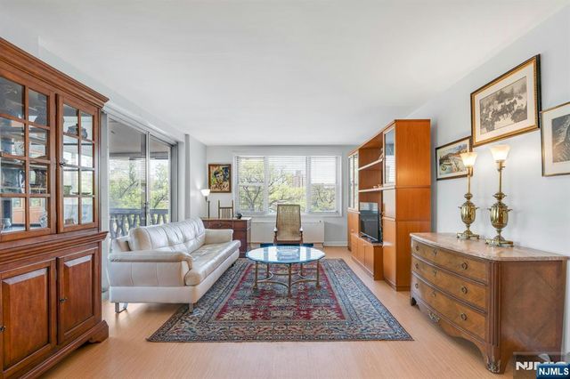 2100 Linwood Avenue 3S, Fort Lee, NJ 07024