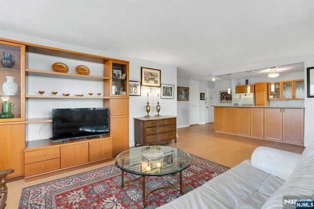 2100 Linwood Avenue 3S, Fort Lee, NJ 07024