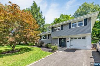 25 Windsor Court, Norwood, NJ 07648