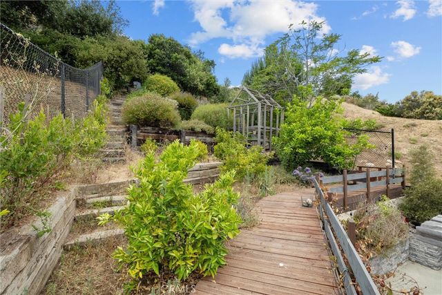 7422 valaho, Tujunga, CA 91042