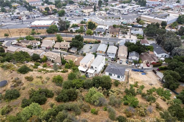 7422 valaho, Tujunga, CA 91042