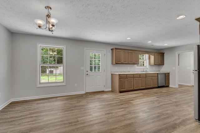 1563 Paynes Church Rd, Winchester, TN 37398