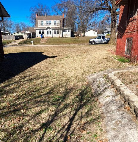 1009 W Delaware Avenue, Vinita, OK 74301