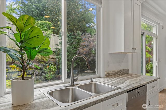 813 275th Place SE, Sammamish, WA 98075