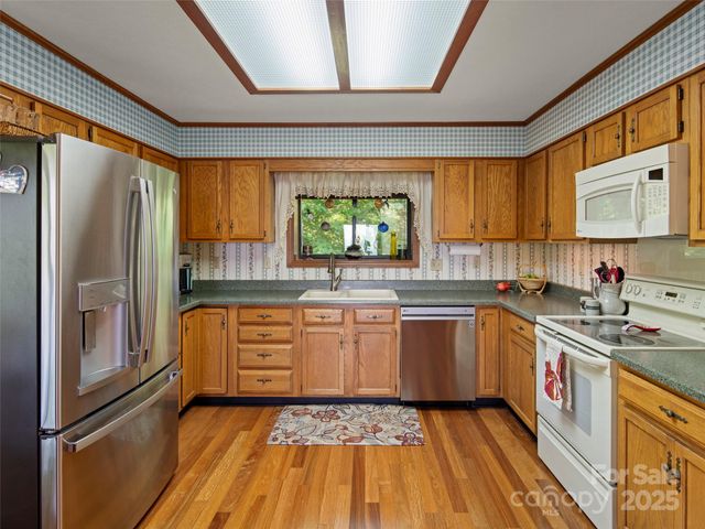 167 Country Ridge Road, Laurel Park, NC 28739